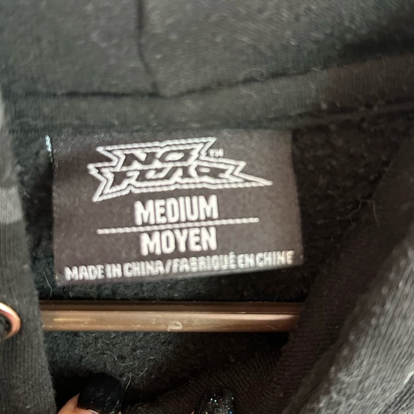 No Fear men’s medium hooded black sweater with grey design throughout pouch - Picture 4 of 4